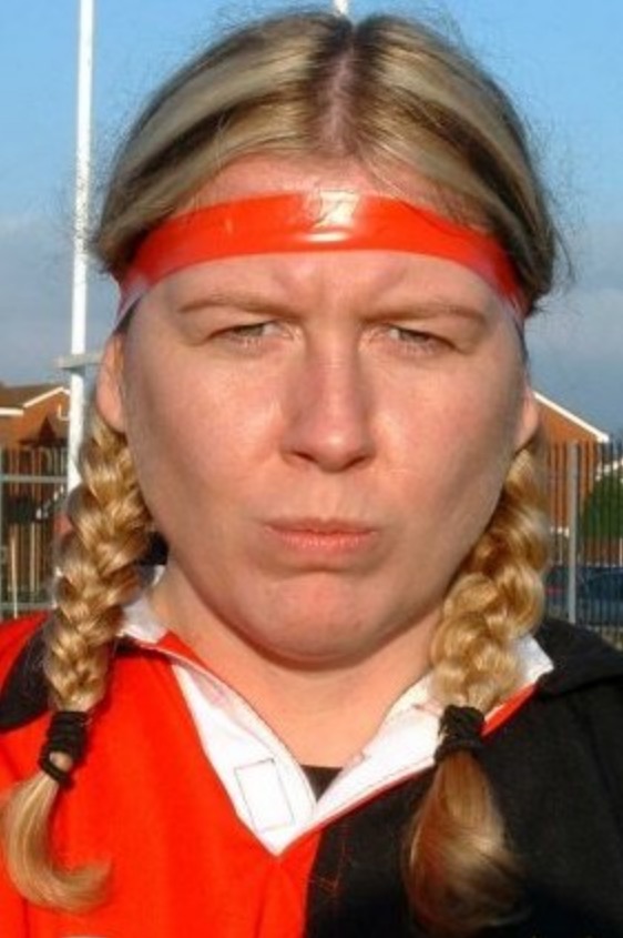 helen in a ruby outfit